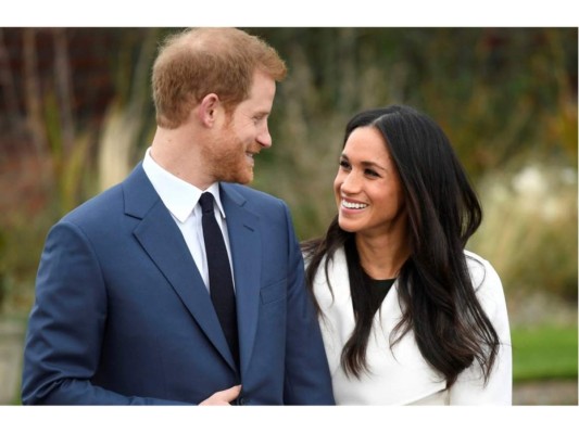 1. No llamar la atención con le vestimenta, ese día la atención debe ser solamente para el Príncipe Harry y Meghan Markle, por ello como parte del reglamento se prohíbe a todas sus invitadas usar escotes, tacones muy altos o faldas cortas.
