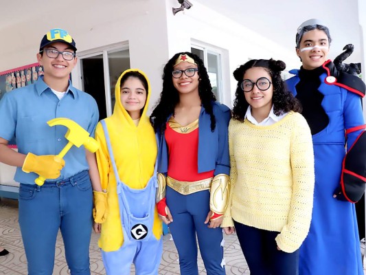 Carlos Herrera, Wendy Arias, Abi Martínez, Carmen Moncada y Emilio Zúniga