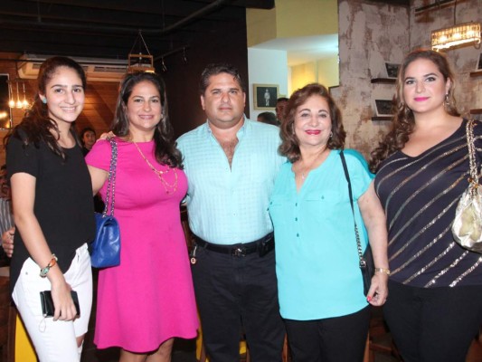 Apertura El Horno Valle de Angeles en San Pedro Sula