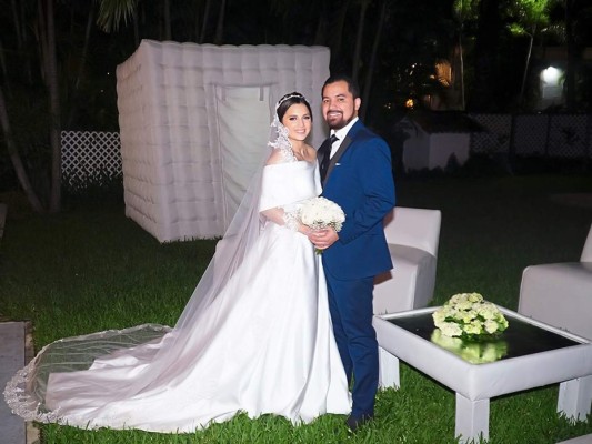 Angel Mencía y Tania Portillo celebran su boda eclesiástica