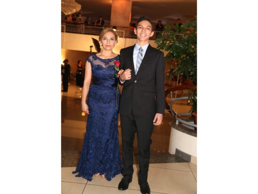 Heidi Rosales y Luis Legnadier