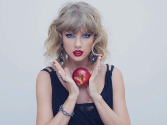 Asimismo, 'Blank Space' 'Style' y 'Bad Blood' son otras temas importantes del disco. Varias personas manifiestan que '1989' ayudó a definir por completo a los 10's.
