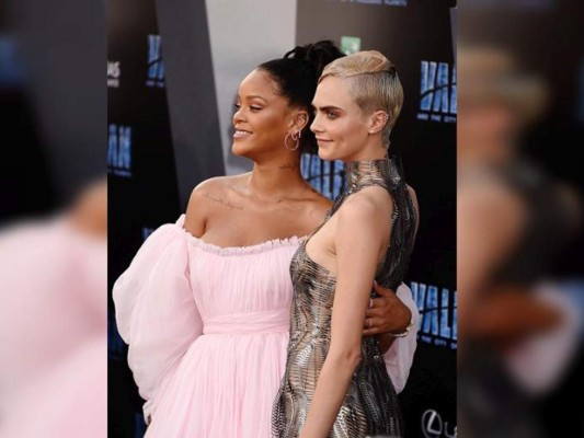 Cara Delevingne y Rihanna en la premier de la película Valerian