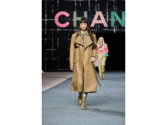 Confirmada la temporada del tweed en la pasarela de Chanel Otoño/invierno 2022