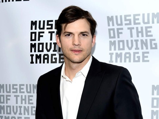 Ashton Kutcher <br/>''Odio el Día de San Valentín. No puedo soportarlo. Creo que cada día debería ser un día de romance. Creo que deberías celebrar el amor 364 días del año. Luego, en el Día de San Valentín, Debería llegar a decirle a quien sea que odie que no puede soportarlo. Habría un día de odio y 364 días de amor '.dijo el famoso actor en una entrevista para Parade Eleven