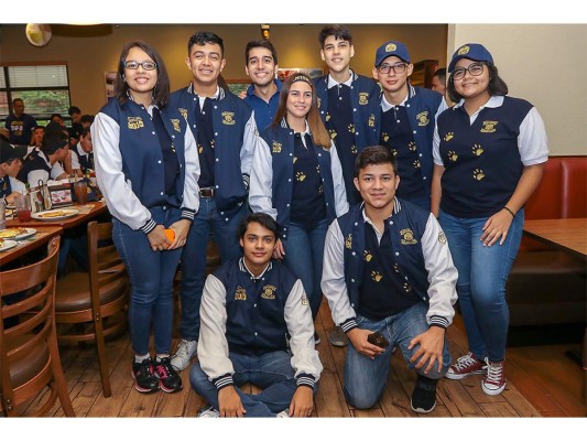 Así fue el seniors entrance de la Academia Americana