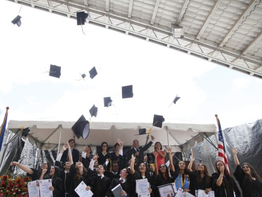 Graduación de los seniors de la Discovery School