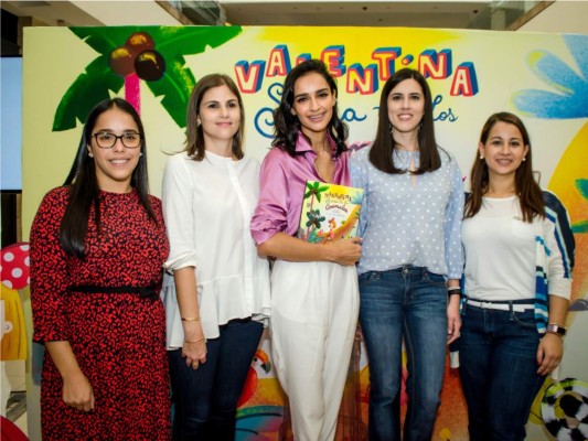 Atenas Hernández presenta su primer libro 'Valentina Sueña con los Animales'