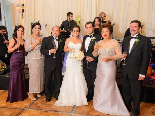 La boda de Verá Lucía Díaz y José Luis Melara