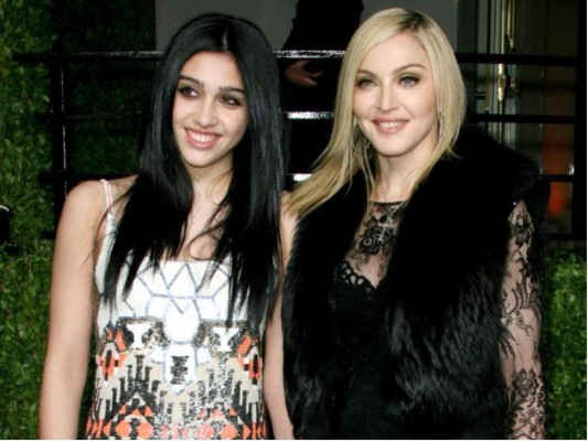 Hija de Madonna enciende las redes sociales por sus axilas velludas