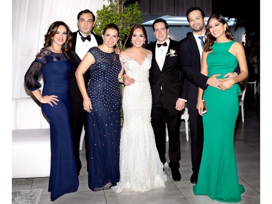Gabriela Tassin, Guillermo y Alma Peña con Laurie, Harry y Sidney Panting con Ana Lucia García.