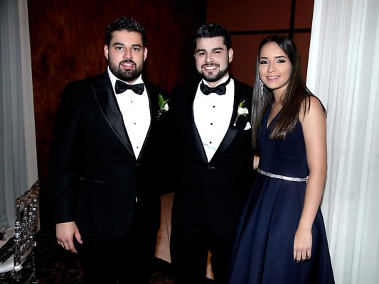 José Luís Vallecillo y Vanessa Nazrala celebran romántica boda  