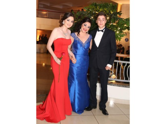 Catherine Rendón, Janeth Chacón y Kevin Rendón