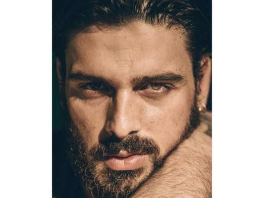 <br/>Michele Morrone es un actor de origen italiano que nació el 3 de octubre de 1990, por lo que está a pocos meses de cumplir 30 años. A sus 29 años ha participado en una serie de películas italianas y polacas.<br/>