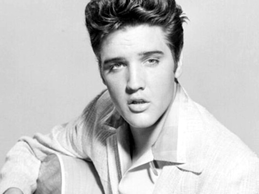 El día que murió Elvis Presley muchos aseguran que se encontraba en Estocolmo comiendo una hamburguesa y otros dicen que esta escondido en Argentina.