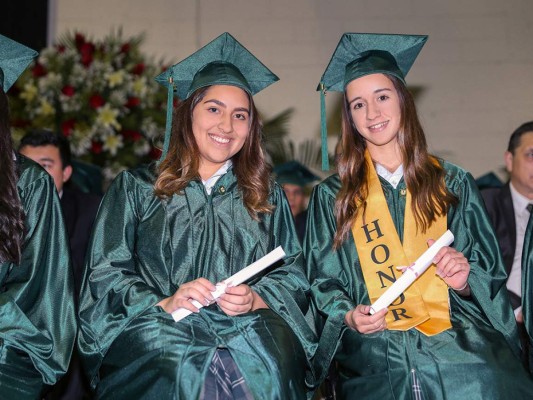 Entrega de títulos Elvel School