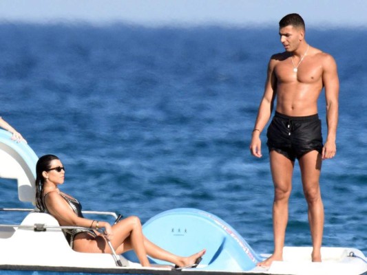Las vacaciones de Kourtney Kardashian y su novio Younes