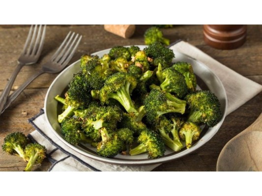Brócoli: El brócoli te aportará vitaminas C, B1, B2, B3 y B6, pero sobre todo una gran cantidad de provitamina A y minerales como el calcio, el potasio, el selenio, el fósforo, el magnesio y el hierro.