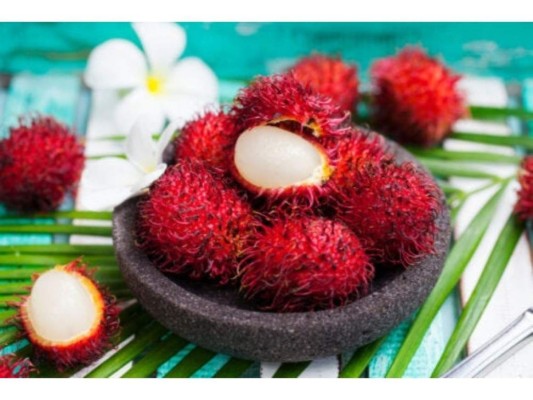 Contiene vitamina C: El rambután tiene un gran contenido de vitamina C, lo que ayuda a fortalecer el sistema inmunológico.