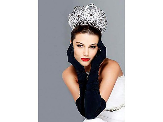 <br/><br/>Chantal Wiertz, Miss Curacao. Modelo internacional que actualmente estudia gestión de alimentos y bebidas. Chantal es una verdadera amante de los animales y le apasionan los seis caballos que posee en su rancho. Trabaja con su madre y su hermana para dar lecciones de adiestramiento para enseñar a otros todo lo que necesitan saber sobre los caballos. Brinda equinoterapia a niños con necesidades especiales, utilizando a los caballos no solo para aumentar su confianza en sí mismos, sino también para enseñarles a lidiar con situaciones estresantes