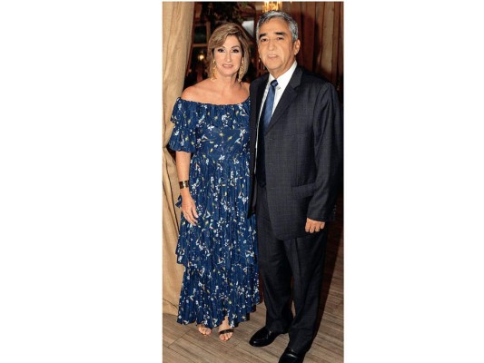 Constantino Barletta y Rebecca Bendeck se casan por lo civil