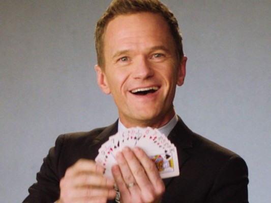 Al crecer en una pequeña ciudad de Nuevo México, Neil Patrick Harris tuvo que encontrar algo para pasar el tiempo. Descubrió la magia y, desde entonces, no la ha abandonado.