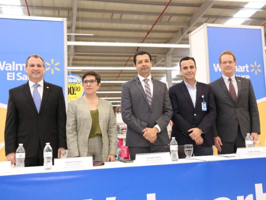 Luis Larach, embajadora de México Dolores Jiménez Hernández, Ministro Arnaldo Castillo, Carlos Arroyo y embajador de los Estados Unidos James Nealon (Foto Hector Hernández)