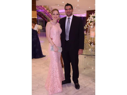 Guillermo Orellana y Giordanna Kafati festejan su boda