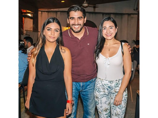 Noche de brindis por el aniversario de Craft Pub Deli y Bistro  