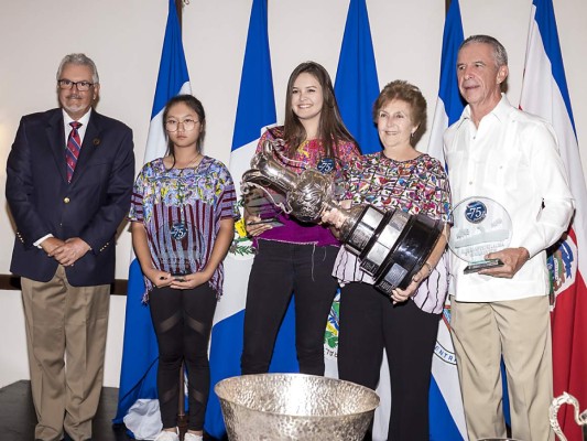 Julio Collier, Jazmin Youn, Karen Gutiérrez y Bruce Burdett.