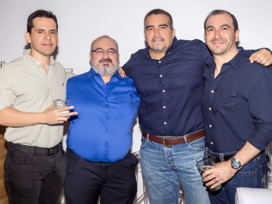 Egresados de la EIS de 1993 festejan por la amistad