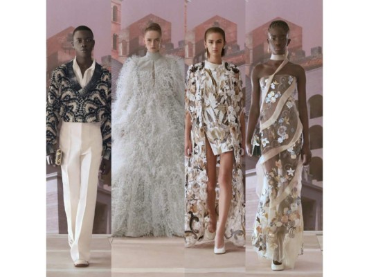 Fendi<br/>Fendi fue capturada en una película emotiva, en la que personajes como Kate Moss, Christy Turlington y Amber Valletta miraban enigmáticamente a la cámara mientras flotaban alrededor de un teatro romano con vestidos que evocaban la piedra y las estatuas de la Ciudad Eterna. ''Los clientes de alta costura ven a Fendi por algo extravagante'', señaló Kim Jones. La expresión de la alta costura de la temporada de Tih se manifiesta sobre todo en la decoración y la fabricación. Sus glamorosos vestidos de noche sirven como lienzos para estas galas, como el adorno de nácar y el mosaico de pieles recicladas que adornaban esta colección.<br/>