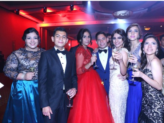 Mayan School celebra su prom al estilo los Oscar