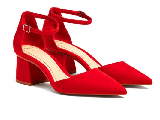 7. Red steps. Zapatos tacón medio y cuadrado con punta fina by Bershka