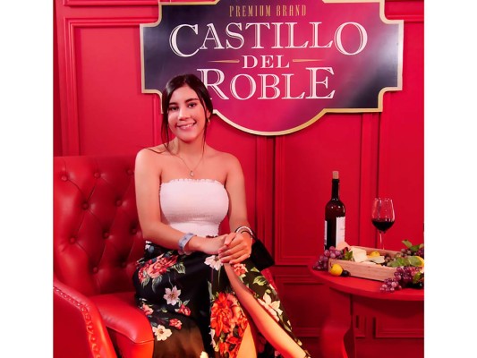 Cuenta con un variedad de jamones de pavo, salchichas de pavo y salchicha alemana, chorizo para la parrilla y, la más reciente adición, los jamones de rebanada delgada de pavo y cerdo.