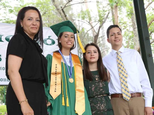 Graduación de la DelCampo International School