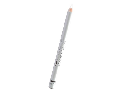 <br/>Con aire futurista: Blanco, blanco, blanco<br/><br/>Haz brillar tu mirada aplicando pigmentos blancos y perlados tanto en la zona lagrimal como en el extremo del ojo. Este truco, popularizado por Tyra Banks, quita el cansancio de los ojos y los abre sin añadir mucho drama.<br/>