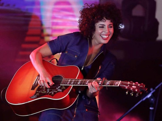 MEJOR CANCIÓN POP: Amor En Cuarentena, de Raquel Sofía / Bonita, de Juanes y Sebastián Yatra / Cuando Estés Aquí, de Pablo Alborán / Tutu, de Camilo y Pedro Capó / Una Vez Más, de Elsa Carvajal y Ximena Sariñana