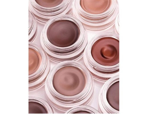 Vienen 6 nuevos colores de gel de cejas y son Rubio, Auburn, Marrón fresco, Marrón medio, Marrón oscuro y Ébano perfectas para acompañarlos con el lápiz delineador