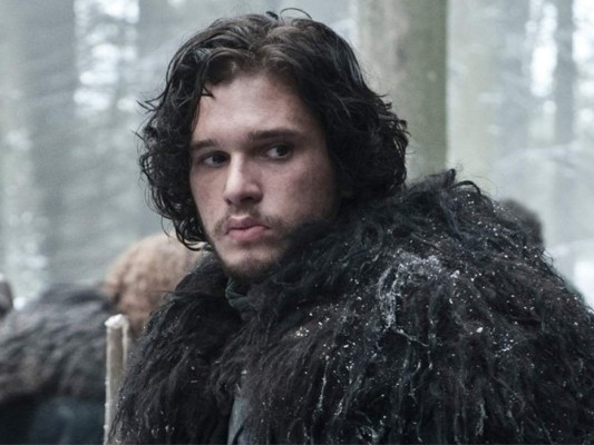 Un tiempo del otro lado de la muralla era todo lo que Jon Snow necesitaba para cambiar su rostro de bebé por un aspecto más varonil.