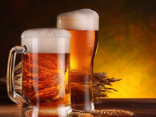 La más cara del mundo! Hay una cerveza que vale unos 52 dólares la botella, es la más cara del mundo su nombre es Tutankamón y su receta se elabora según la encontrada por arqueólogos de la Universidad de Cambridge en el Templo de la reina Nefertiti del Sol en Egipto.