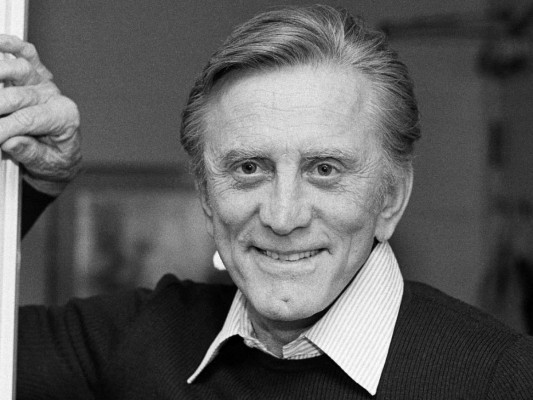 6. La leyenda de Hollywood, Kirk Douglas, nos dejó en febrero de este año a sus 103 años de edad.