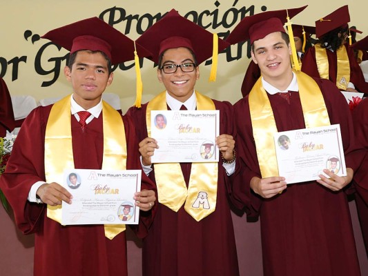 Entrega de títulos Mayan School II parte