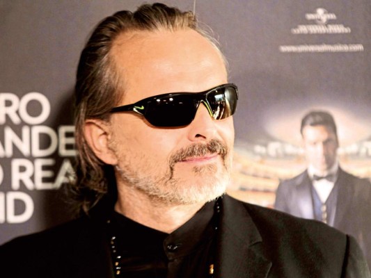 'Se me parte el corazón, se me fue un maestro. A partir de hoy habrá una estrella más en el firmamento. Hasta siempre Alberto'<br/>Miguel Bosé