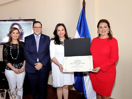 ﻿Almuerzo en honor a Maria Dolores Agüero 