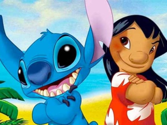 Lilo y Stitch: Una de las películas más populares de Disney cumple 20 años. Sí, se trata de la pequeña niña y su esponjosa y adorable abominación, el largometraje tuvo tanta aceptación que también tuvo serie entre 2003 y 2006. Cabe mencionar que cuenta con dos películas secuelas.