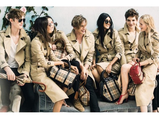 Burberry apoyando a la comunidad LGBTQ en su última colección