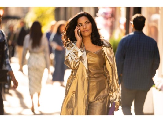 Si eres fan del satin y de los looks monocromáticos, Seema será tu inspiración.