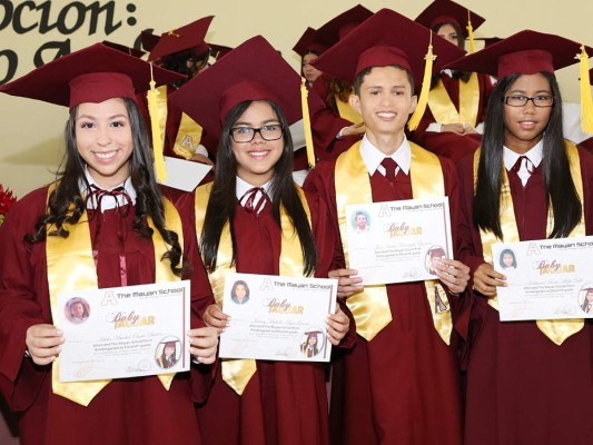 Entrega de títulos Mayan School II parte