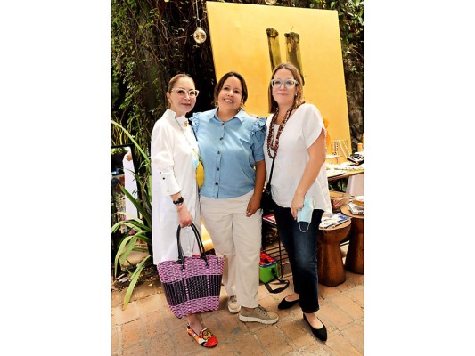 Norma Callejas, Paty Pizarro y Lorena Midence